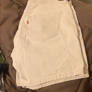 Women’s Levi Short